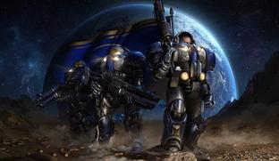 Фанат StarCraft играл в игру на клавиатуре размером с письменный стол
